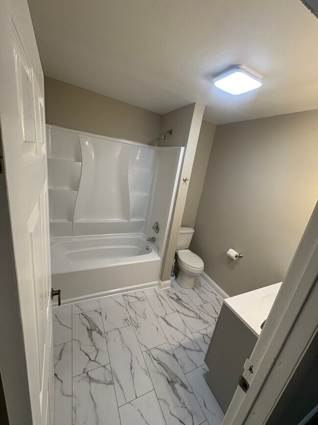 Building Photo - 15 John St