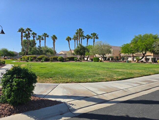Building Photo - Gated Community  Townhome  2 bedroom, 2 ba...
