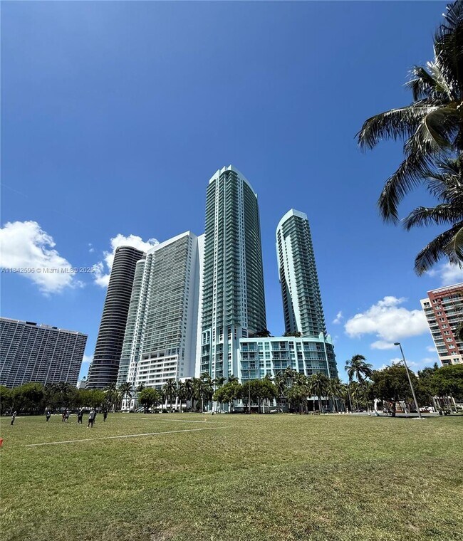 Building Photo - 1900 N Bayshore Dr