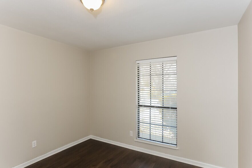 Building Photo - 1921 Wilderness Trail