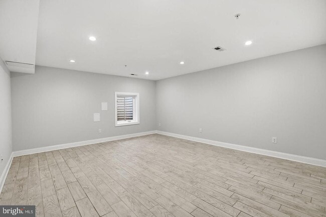 Building Photo - 1820 Independence Ave SW