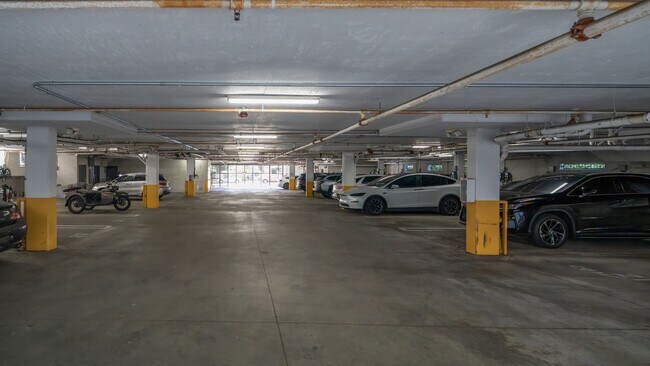Building Photo - Stunning 3 Bedroom/ 3 Bathroom $4,950/mo.
