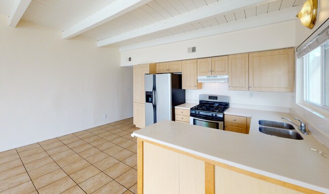 Building Photo - 6525 Del Playa Dr