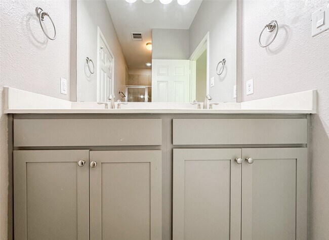 Building Photo - 125 Camelot Pl Ct