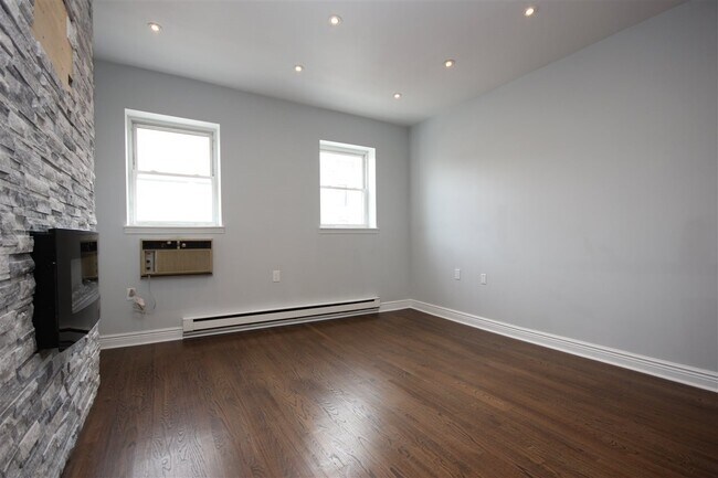 Building Photo - 1016 Willow Ave