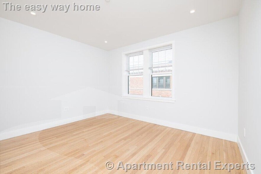 Building Photo - 19 Forest St