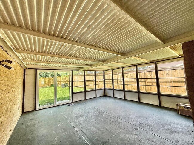 Building Photo - 7111 El Sereno Dr