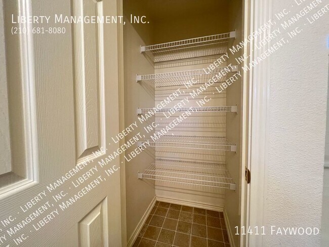 Building Photo - Single story home in the gated Heights at ...