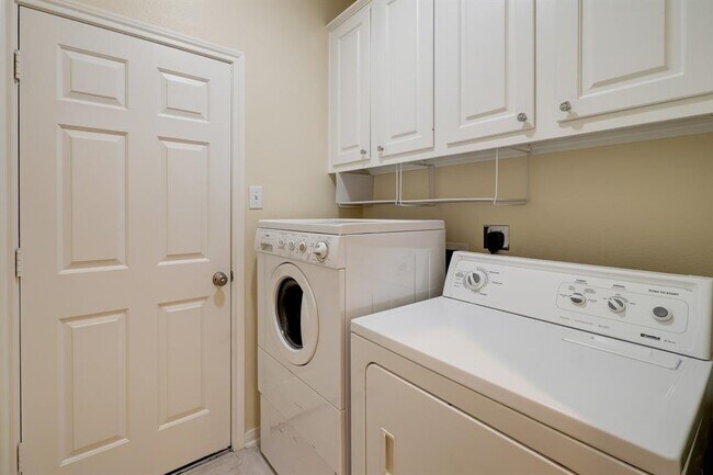 Building Photo - 5022 Coral Gables Dr