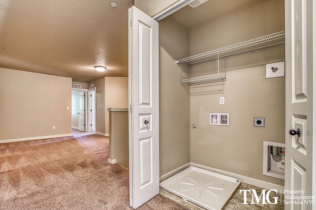 Building Photo - Contemporary 3 Bed 2.5 Bath Style Home in ...