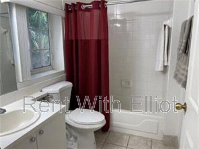 Building Photo - 2021 SE 10th Ave