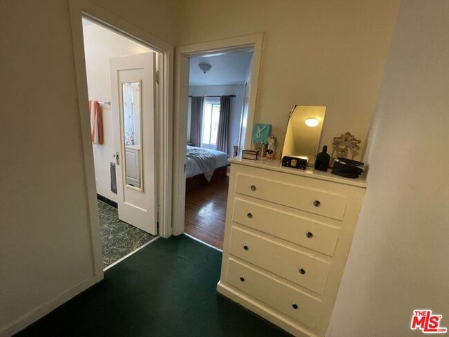 Building Photo - 1320 N Harvard Blvd