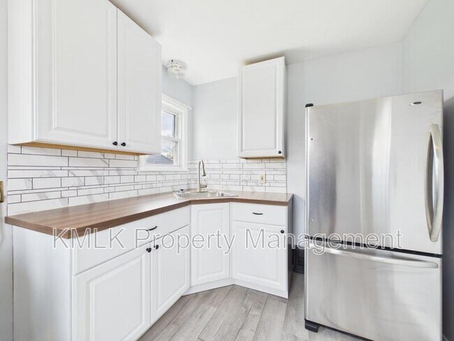 Building Photo - 1078 Lindsay Ave