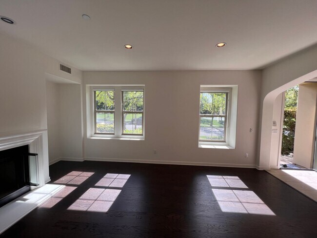 Building Photo - Portola Springs Beauty