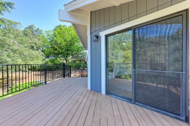 Building Photo - 23986 Oakmont Way