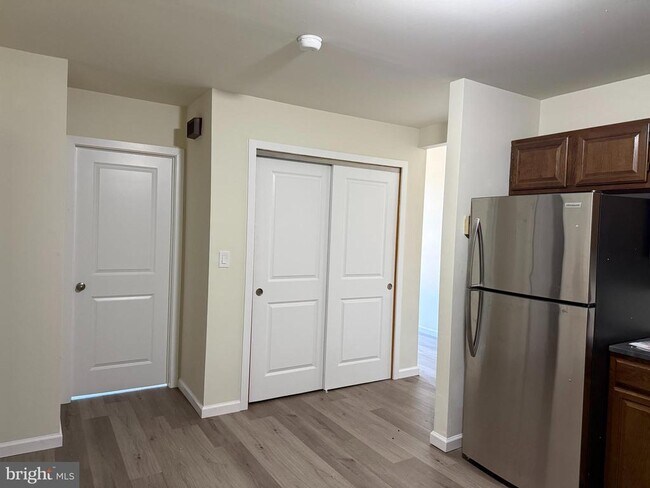 Building Photo - 21 N Main St