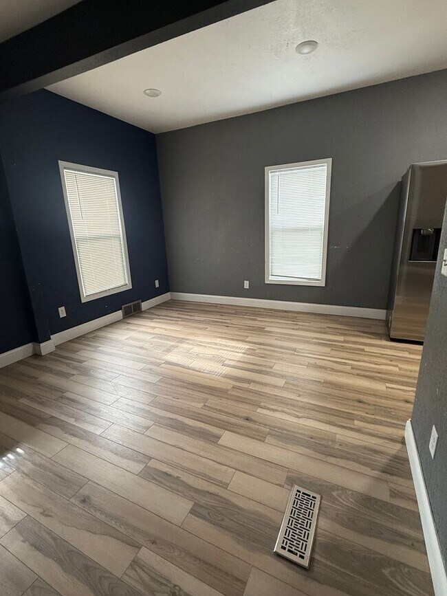 Building Photo - 226 Ferry St