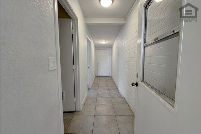 Building Photo - 4Bed/2Bath House at Chandler Blvd/McQueen Rd! Ready for Immediate Move-In! – NO HOA!