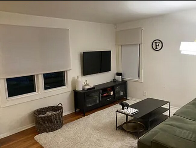 Building Photo - 2 Bed | 1 Bath | Brookside