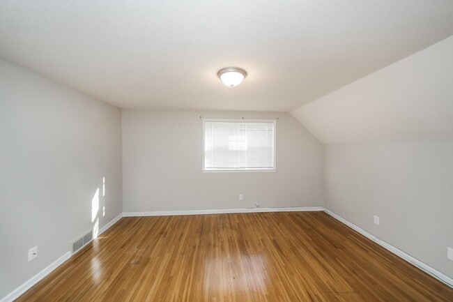 Building Photo - 4346 Gardenview Dr