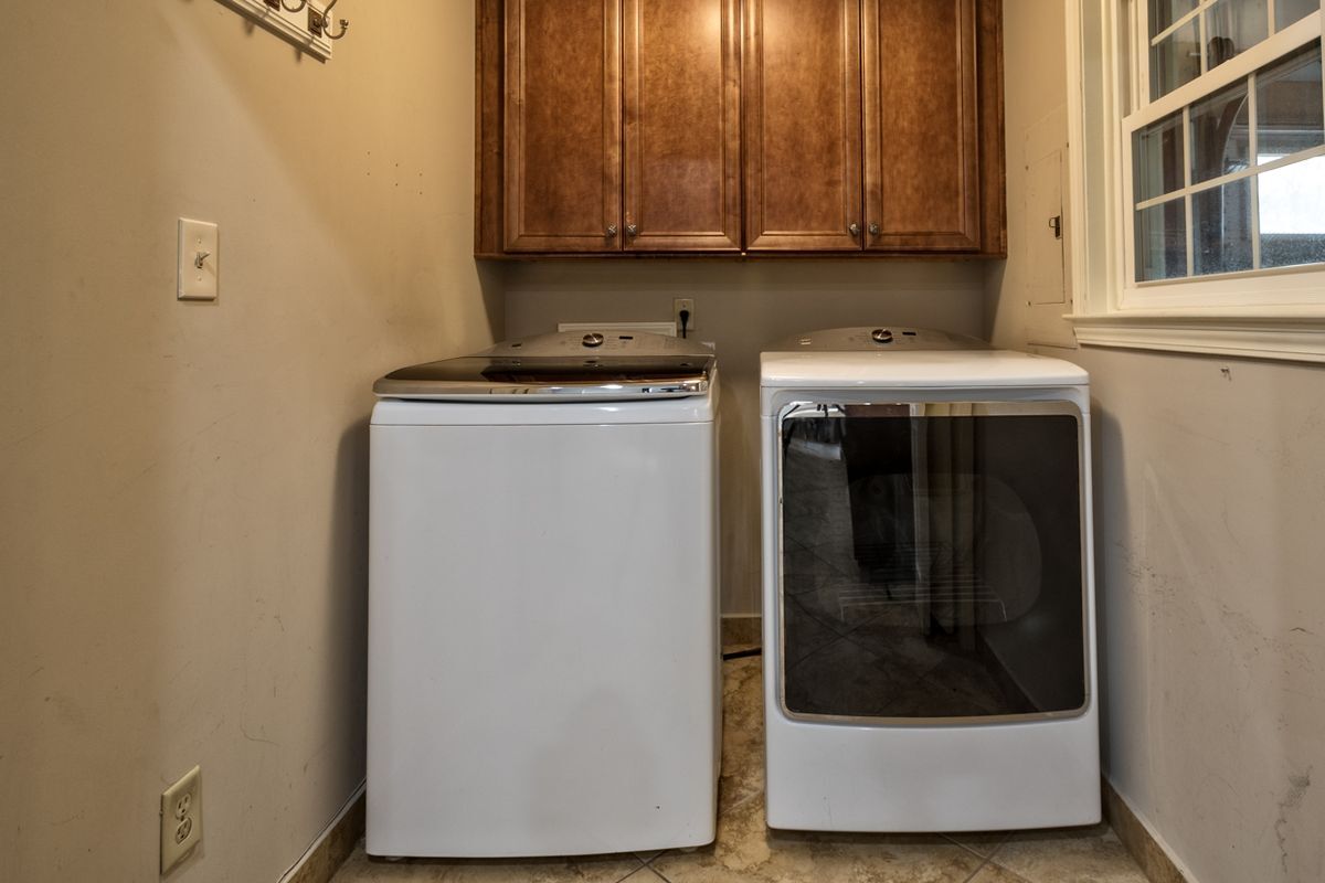 Building Photo - 2598 Cedar Ridge Dr