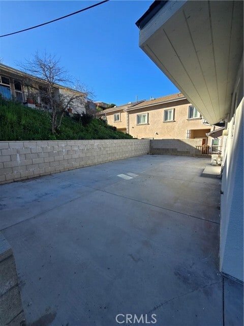 Building Photo - 422 W Graves Ave