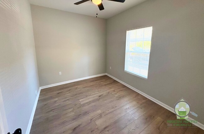 Building Photo - 129 Harrington Ave