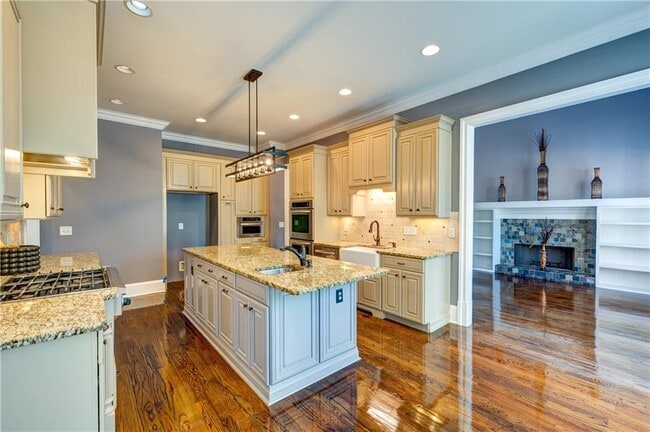 Building Photo - 1049 Highland Village Trail