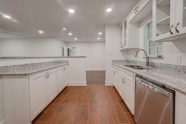 Building Photo - 5703 Belmark St