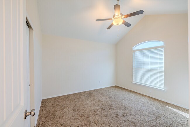 Building Photo - 1040 Indigo Sky St