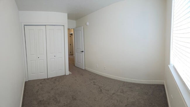 Building Photo - 576 Sunflower Rd