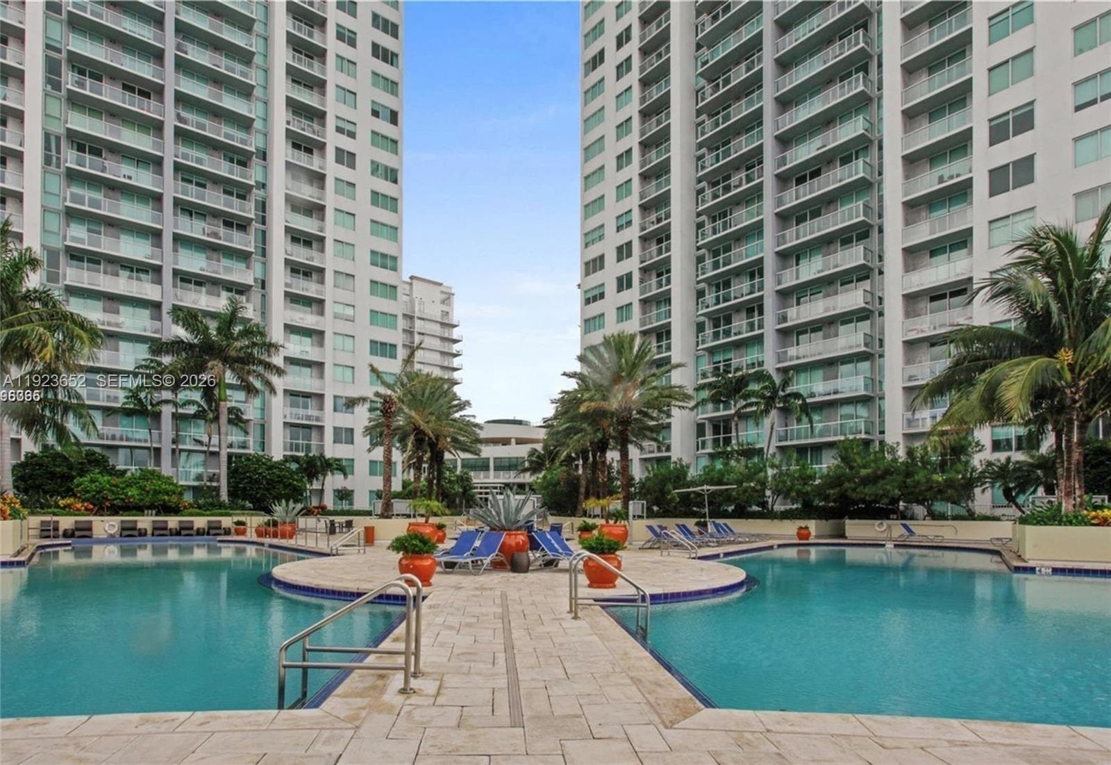 Building Photo - 253 NE 2nd St