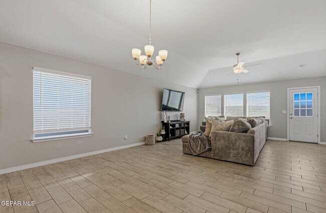 Building Photo - 13912 Loreina Luz Ave