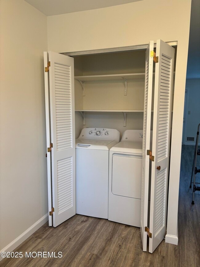 Building Photo - 159 Village Green Way