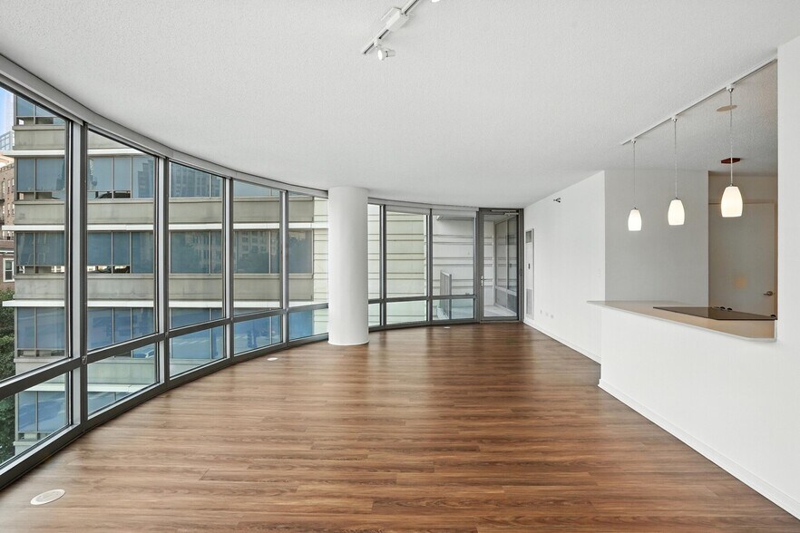 Building Photo - 540 N Kingsbury St