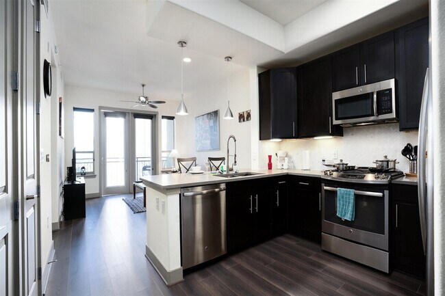 Building Photo - 800 Sorella Ct