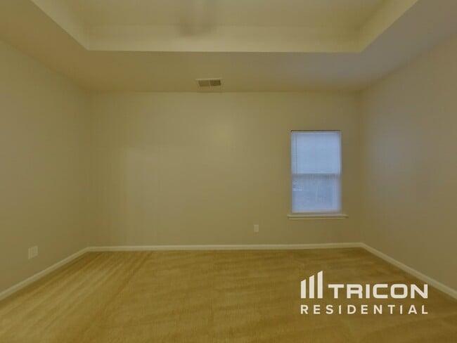Building Photo - 446 Whispering Oak Cir
