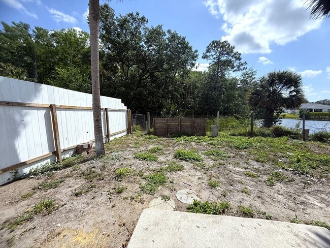 Building Photo - 2621 Nightshade Ln