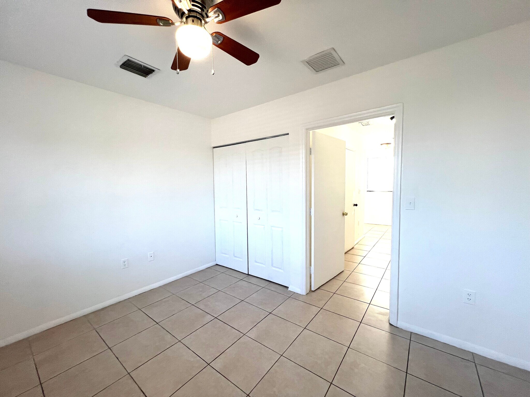 Building Photo - 1134 NW 5th St