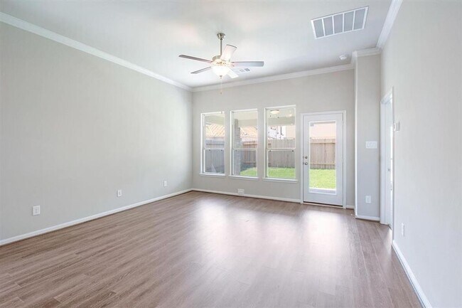 Building Photo - AVAILABLE NOW! This  3 bedroom, 2.5 bath, 1.5 story home is located in the convenient location of...