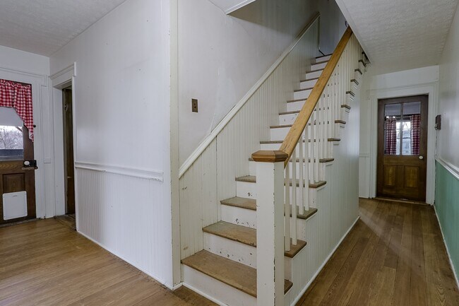 Building Photo - 329 Grayson St