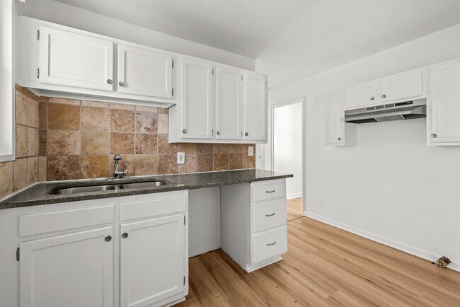 Building Photo - Charming 3 Bedroom, 2 Bathroom house