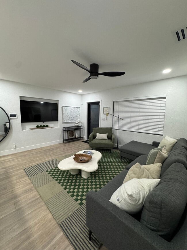 Building Photo - 1617 NW 7th Terrace