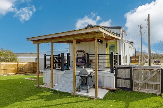 Building Photo - 307 Lnb St