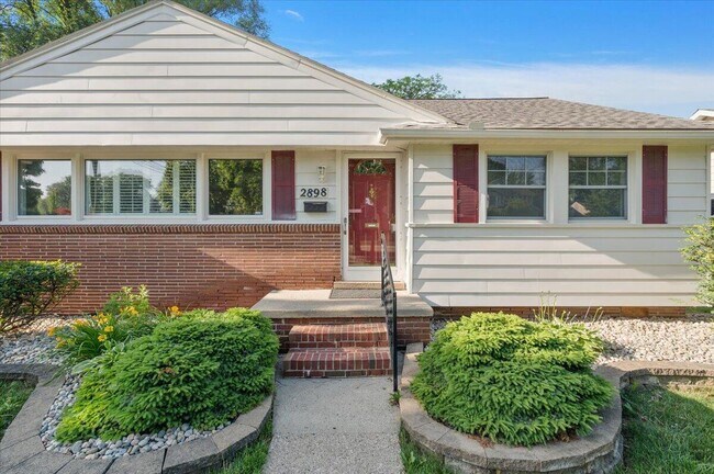 Building Photo - 2898 Yorkshire Rd