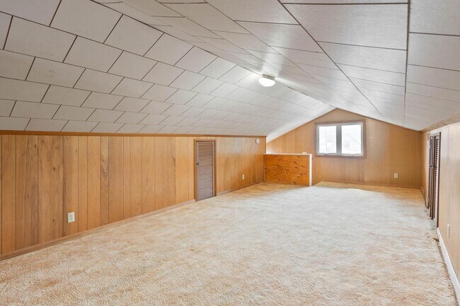 Building Photo - Quaint, inviting 4-bdrm/2-bath home in Cloverdale. Serene living, huge yard, covered patio