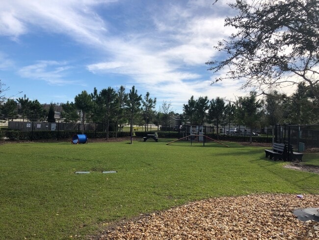 Building Photo - 3/2 house no carpet located in Sun City Center