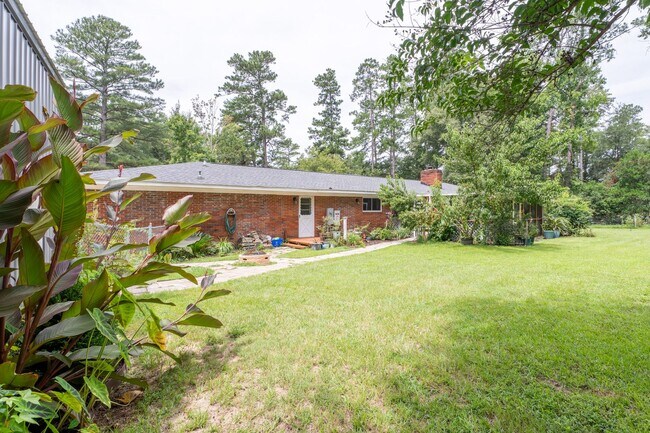 Building Photo - 607 3rd St Ext