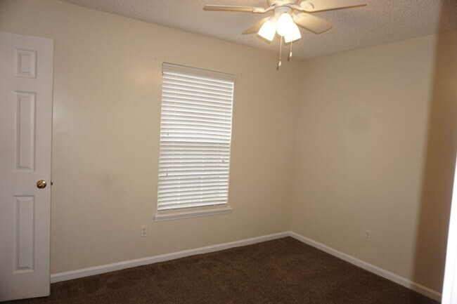 Building Photo - 5050 Acre Estates Dr