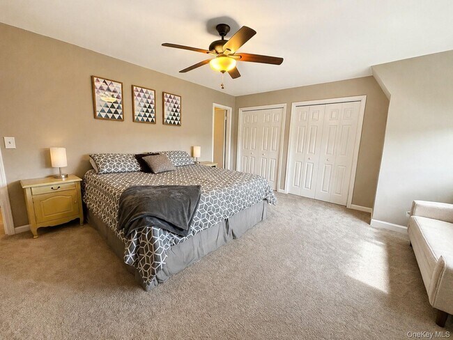 Building Photo - 10 Sycamore Dr